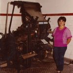 Sonia-na-linotipo-maquina-que-fundia-cada-linha-do-jornal-em-chumbo-pa…